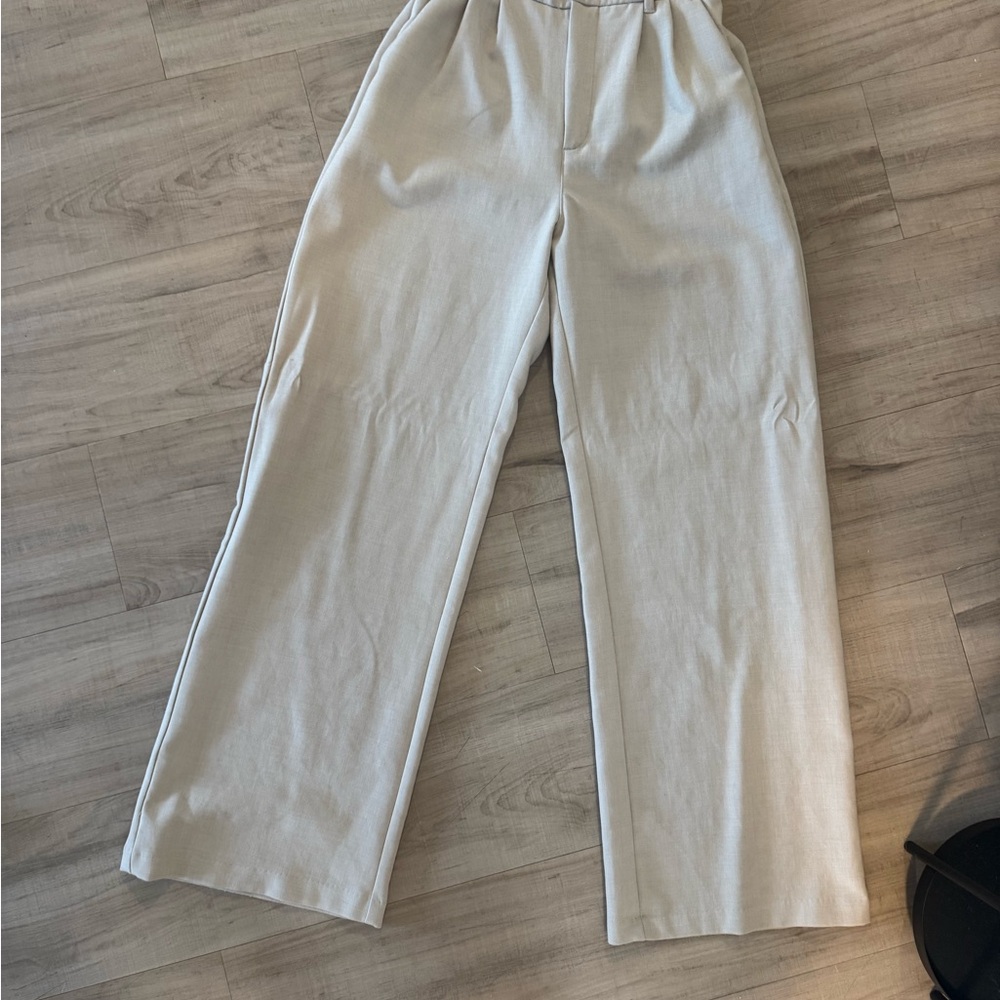 Abercrombie & Fitch Cream Fabric Detail